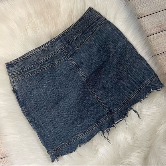 Ann Taylor Loft "The Cure" Distressed Denim Mini Skirt Size 8 - Picture 3 of 7